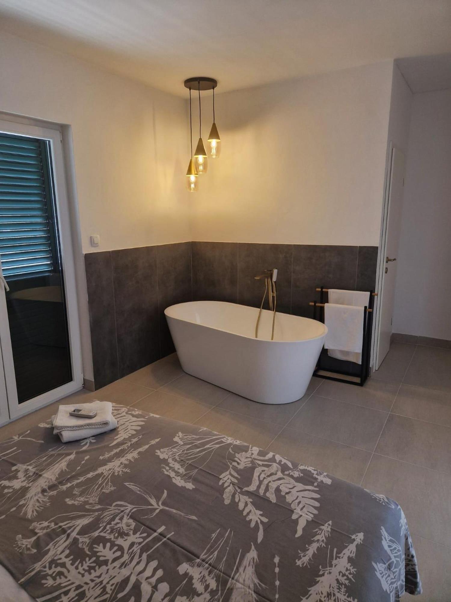 Holiday Home Nino With Amazing Swimming Pool Slatine Εξωτερικό φωτογραφία